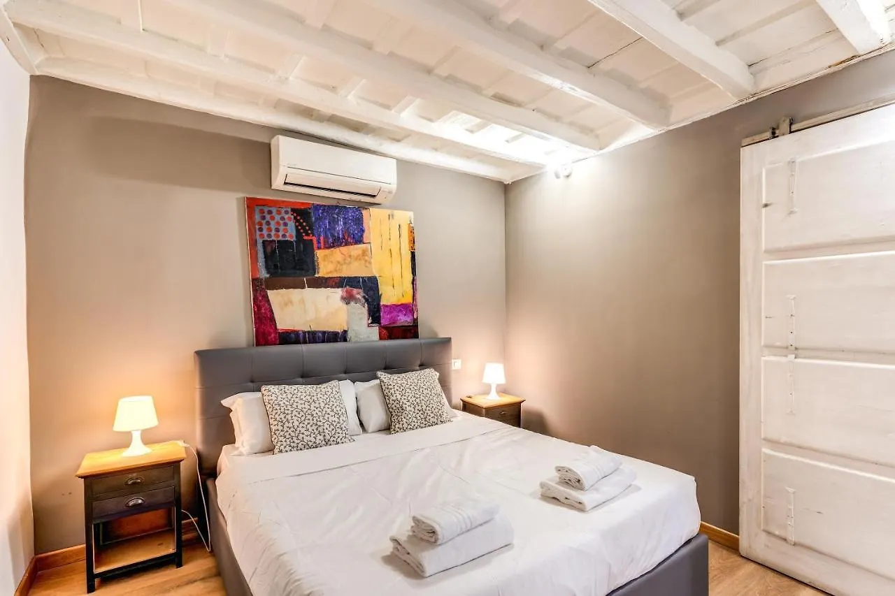 Lovely Spacious Apartment Near The Colosseum Roma