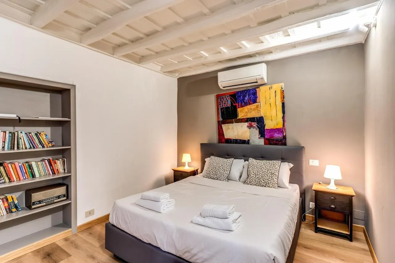 Lovely Spacious Apartment Near The Colosseum Roma