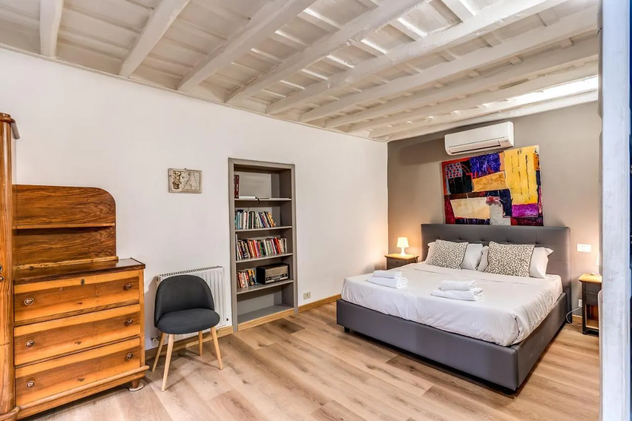 Lovely Spacious Apartment Near The Colosseum Roma Itália