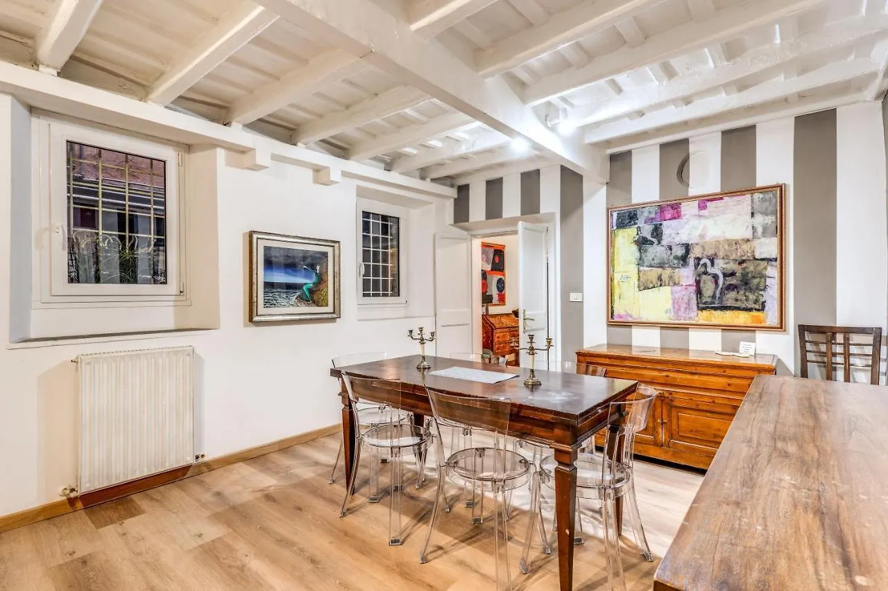 Lovely Spacious Apartment Near The Colosseum Roma