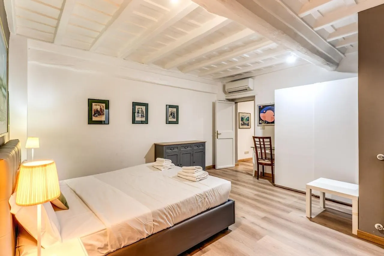 Lovely Spacious Apartment Near The Colosseum Roma