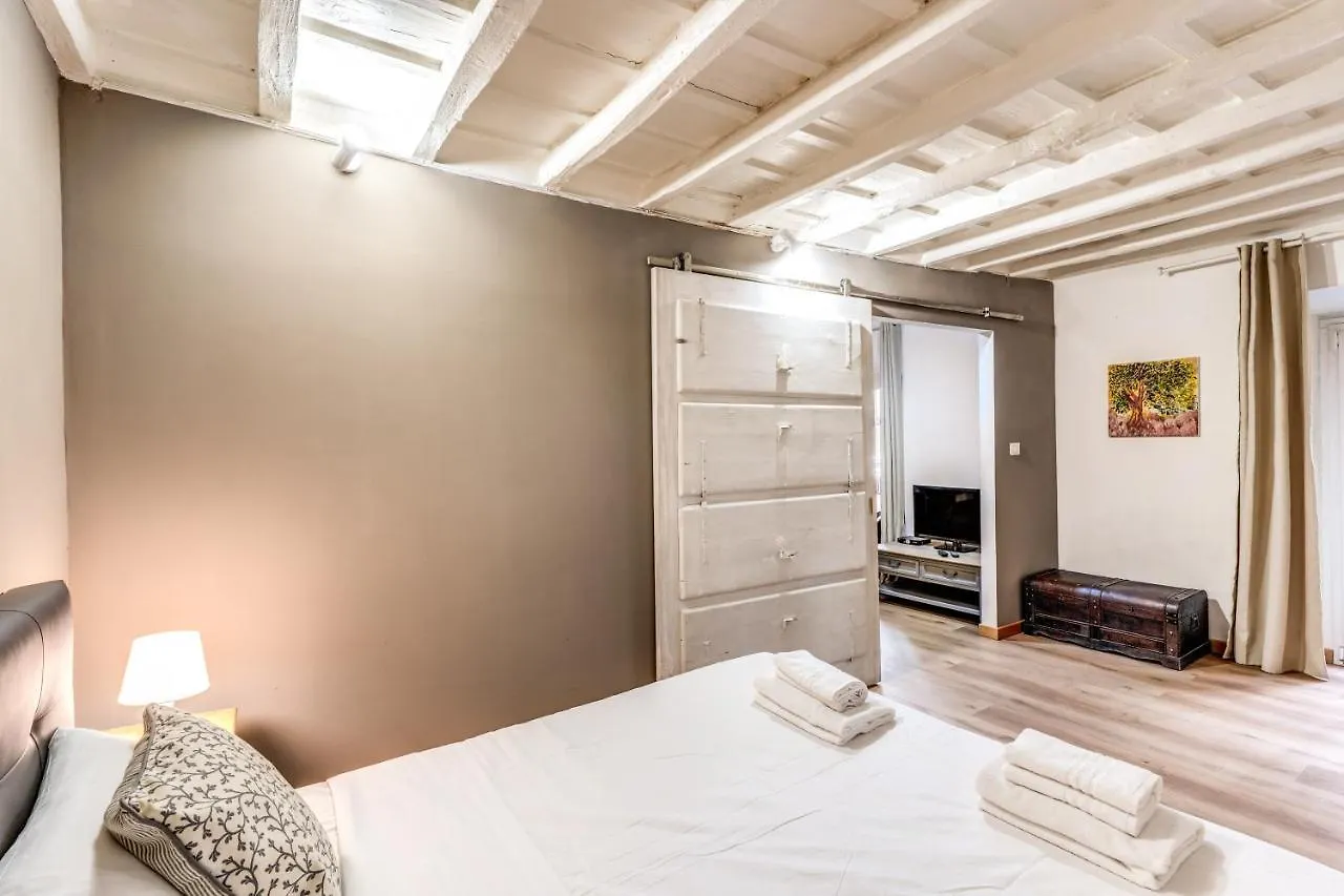 Lovely Spacious Apartment Near The Colosseum Rome