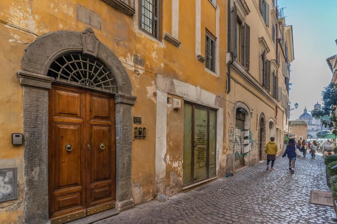Lovely Spacious Apartment Near The Colosseum Rome