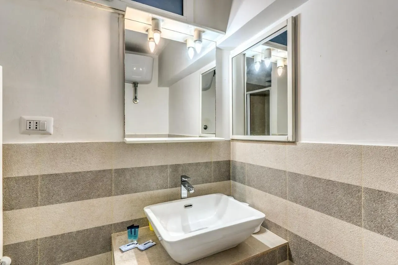 Lovely Spacious Apartment Near The Colosseum Rome