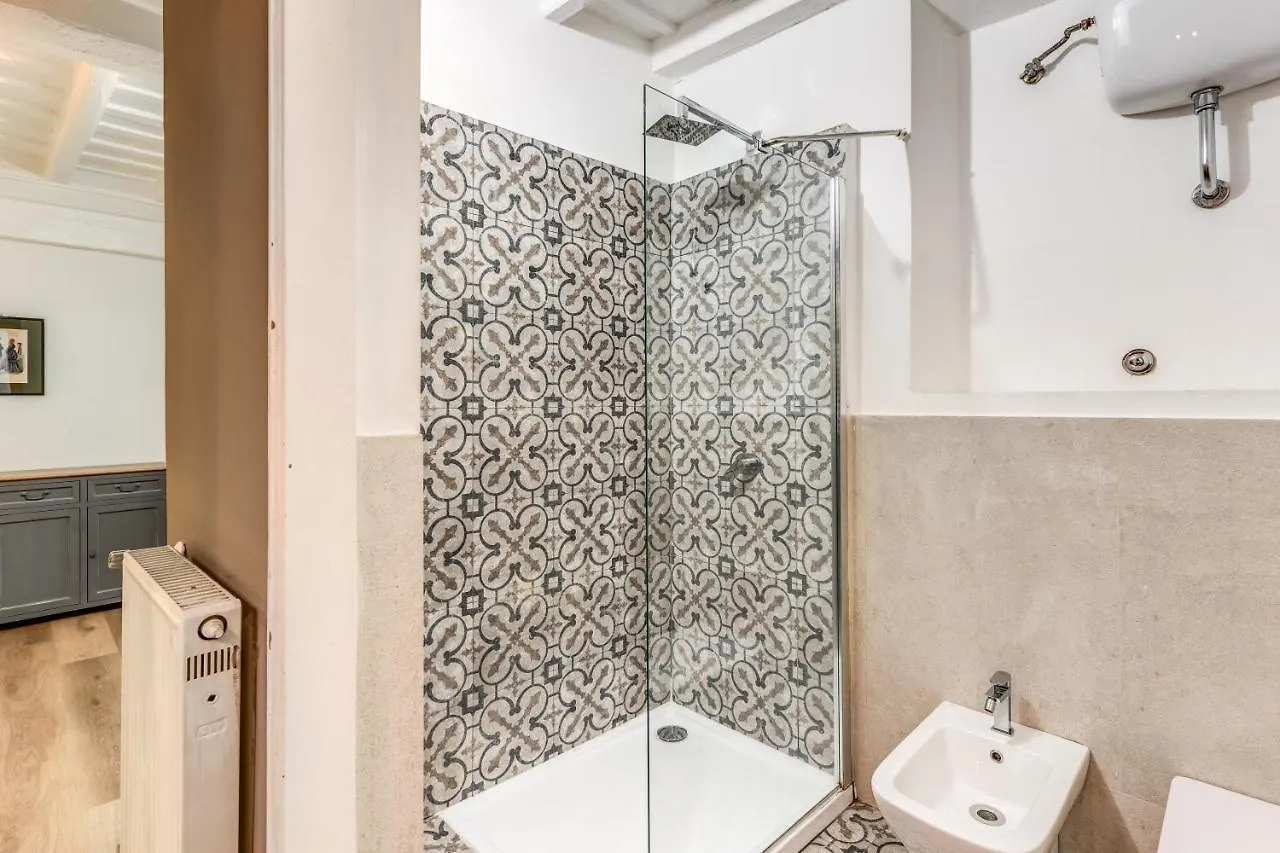 Lovely Spacious Apartment Near The Colosseum Rome